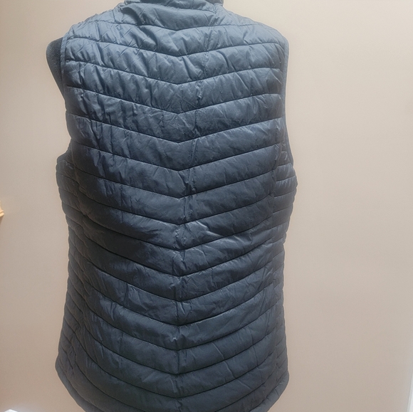 Brand New Women's Heared Venture Heat Vest - Picture 2 of 11